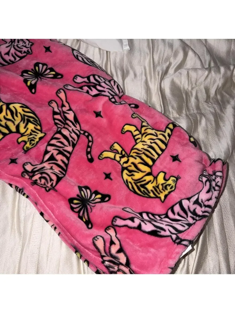 Betsey Johnson Ultra Soft Plush Throw Blanket 50 x 70 Pink cheetah print